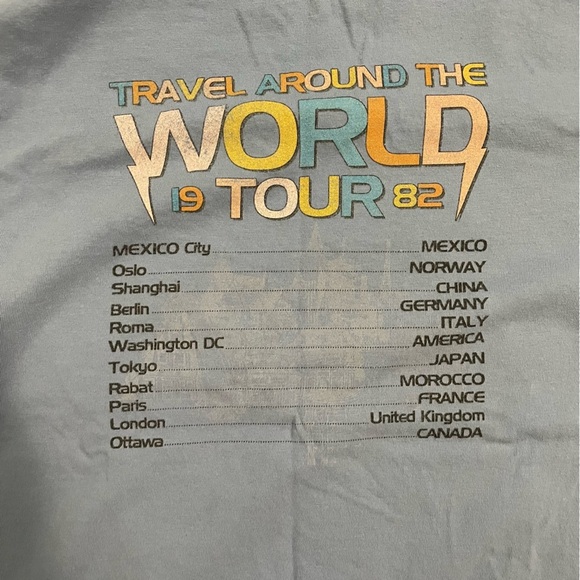 Disney World Epcot World Tour 1982 Blue Short Sleeve Tee Size Small - Picture 7 of 7